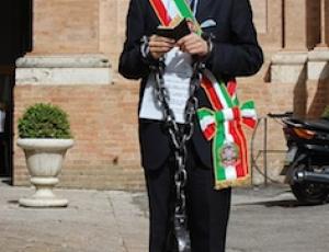 CLAUDIO RICCI DAVANTI AL RETTORATO .jpg