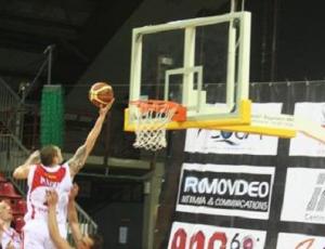 liomatic basket pazzi appoggia a canestro.JPG