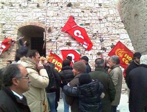 merloni protesta campanile.jpg