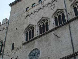 palazzo priori.jpg