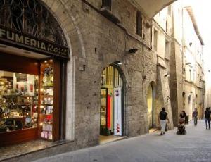 perugia via dei priori.jpg