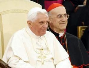 ratzinger bertone.jpg