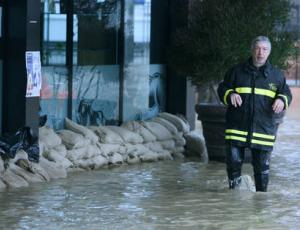 tevere esonda.jpg