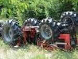 trattore ribaltato.jpg