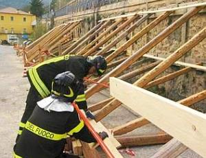 vigili del fuoco terremoto.JPG