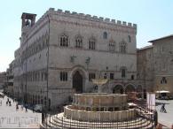 3444211-Palazzo_dei_Priori_Fontana_Maggiore-Perugia.jpg
